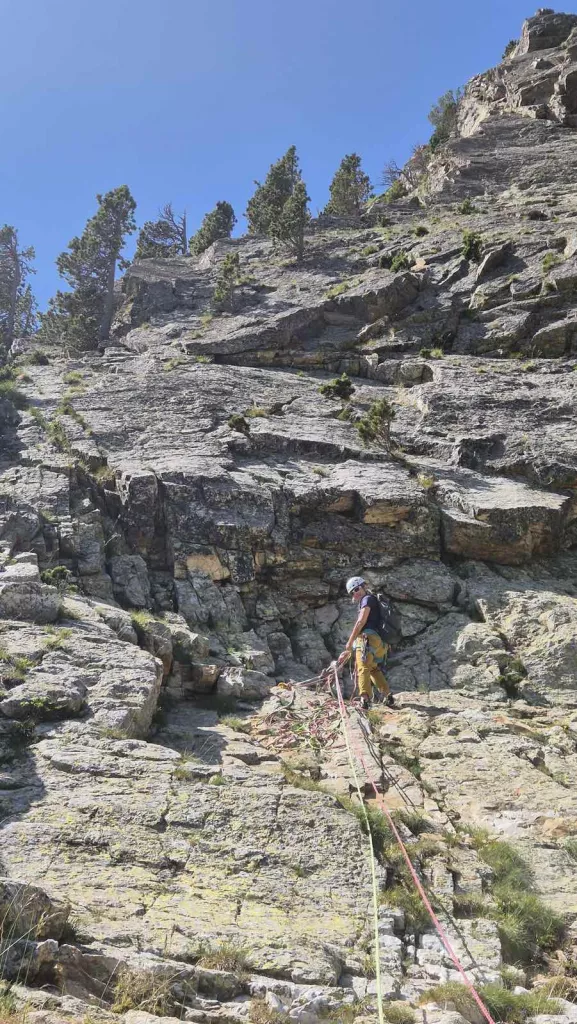 a la reunio d'una via d'escalada classica