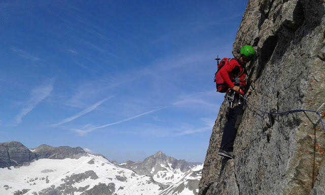 Travessa aèria al Colmillo Blanco de la cresta de Lezat