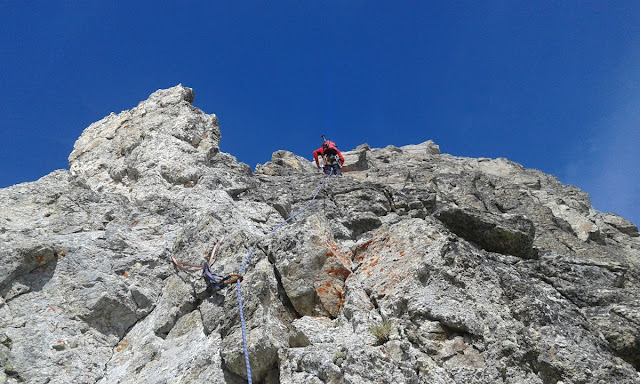 Escalada per la variant dreta després de la segona agulla de Lezat